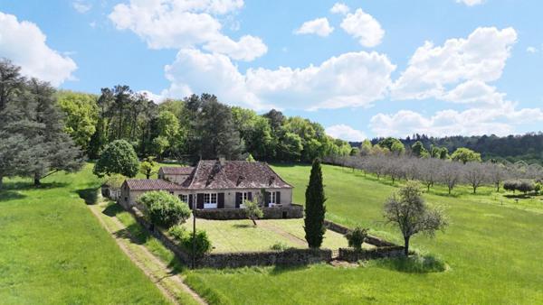 Ancien corps de ferme avec piscine