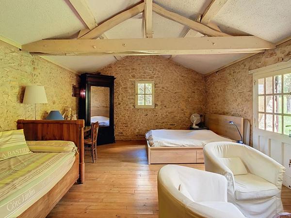 Ancien corps de ferme avec piscine