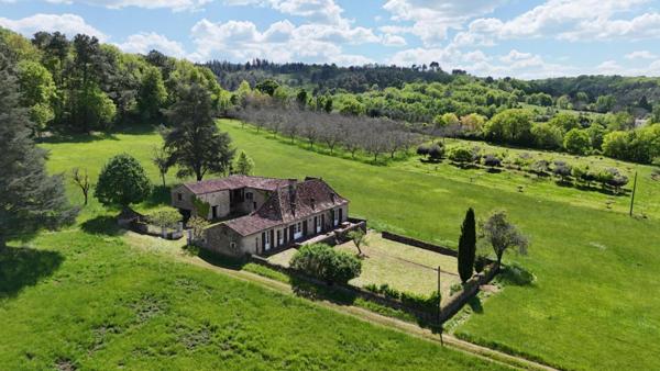 Ancien corps de ferme avec piscine