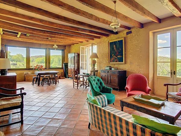 Ancien corps de ferme avec piscine