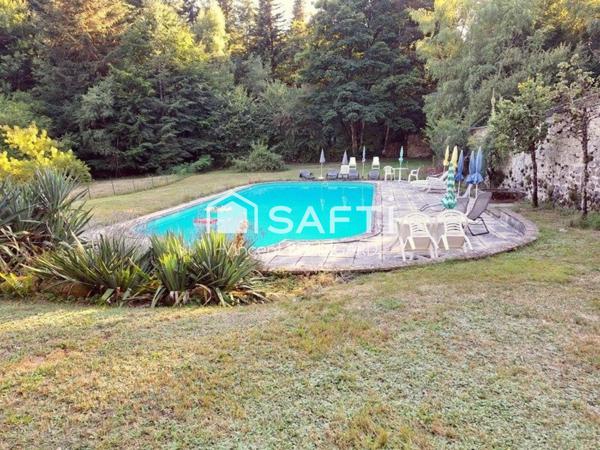 Château 15 pièces et 3 Gîtes indépendants avec piscine