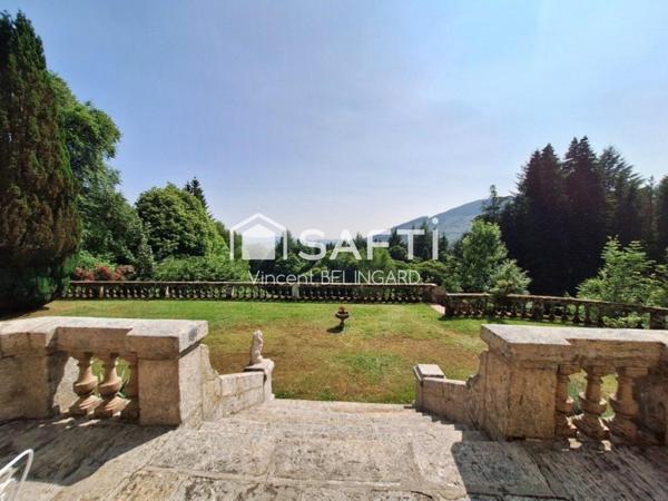 Château 15 pièces et 3 Gîtes indépendants avec piscine