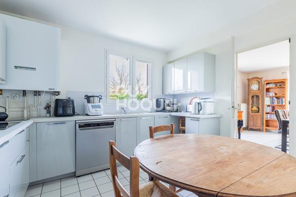 CHARMANTE MAISON FAMILIALE DE 6 PIECES (142m²) À SAINT-PIERRE-DU-PERRAY