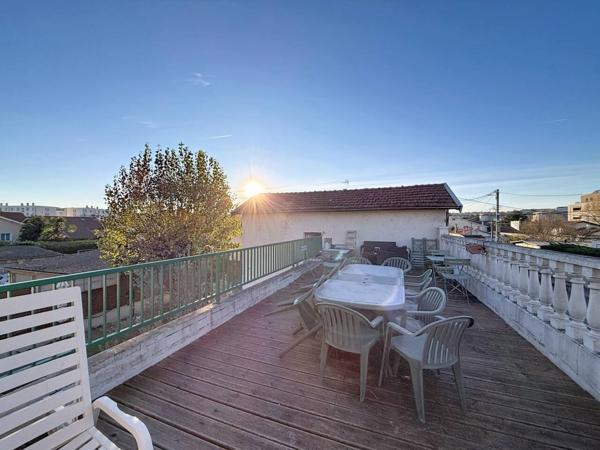 Immeuble à vendre 13 pièces de 302 m²