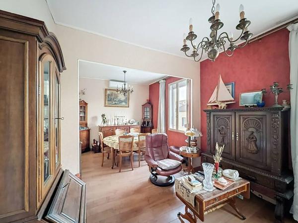 Immeuble à vendre 13 pièces de 302 m²