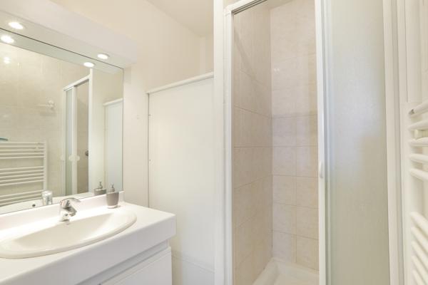 Lumineux 2 pièces avec balcon