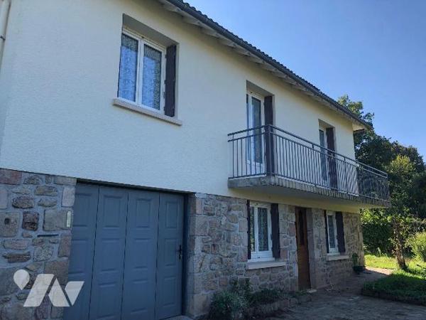 À VENDRE - Pavillon lumineux au coeur du bourg d'Ally
Situé en plein centre du charmant villag...