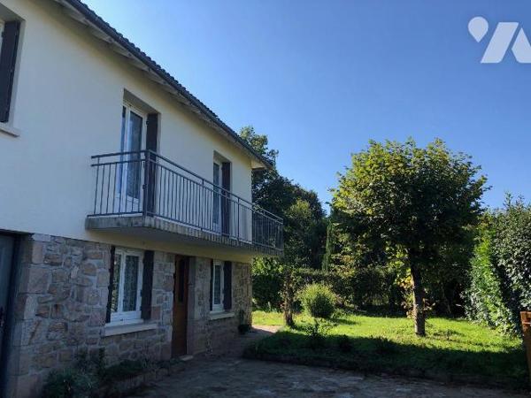 À VENDRE - Pavillon lumineux au coeur du bourg d'Ally
Situé en plein centre du charmant villag...