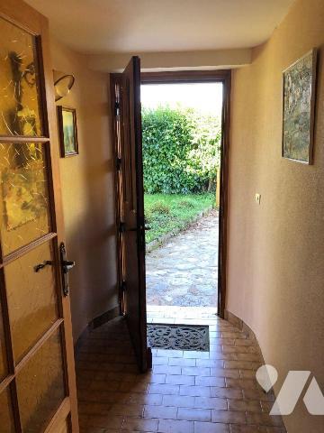 À VENDRE - Pavillon lumineux au coeur du bourg d'Ally
Situé en plein centre du charmant villag...