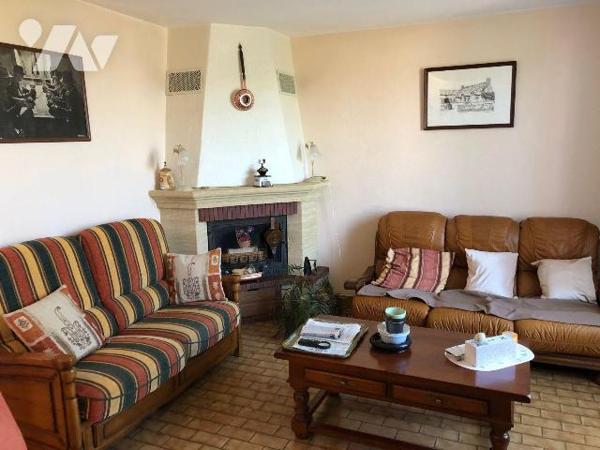 À VENDRE - Pavillon lumineux au coeur du bourg d'Ally
Situé en plein centre du charmant villag...