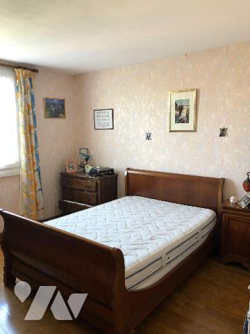 À VENDRE - Pavillon lumineux au coeur du bourg d'Ally
Situé en plein centre du charmant villag...