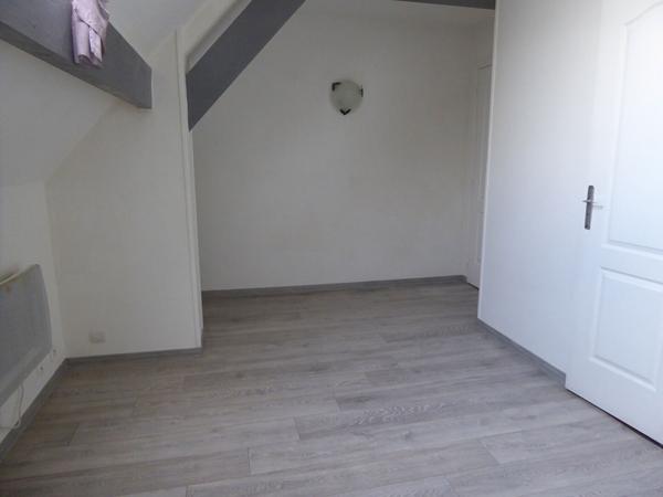 À LOUER - STUDIO - MENNECY