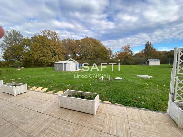 Spacieuse maison de 169 m² avec terrain plat et double garage.