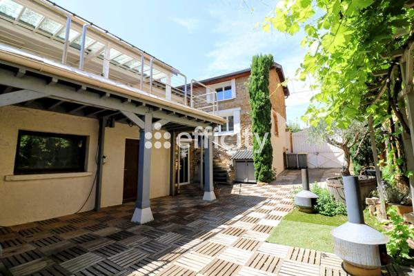 Maison
         10 pièces
        - 206 m² Exclusivité 415 000 € *