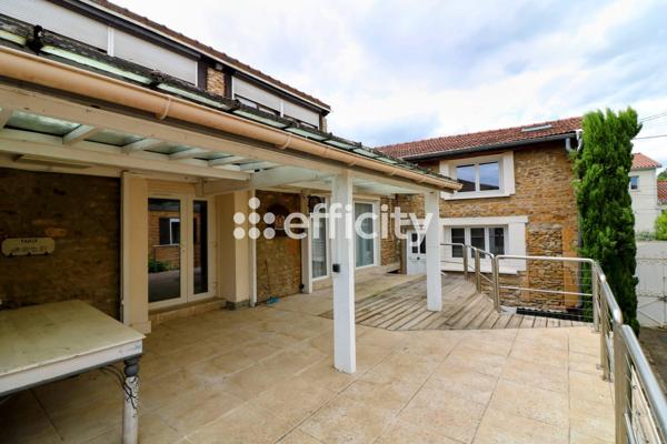 Maison
         10 pièces
        - 206 m² Exclusivité 415 000 € *