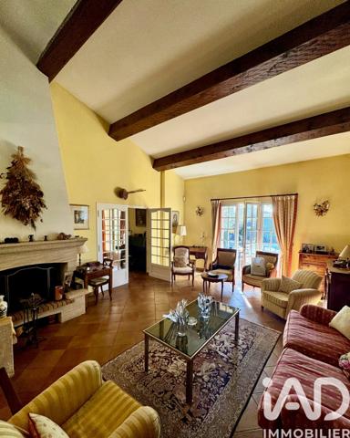 Maison à vendre 6 pièces 223 m² Aix-en-Provence