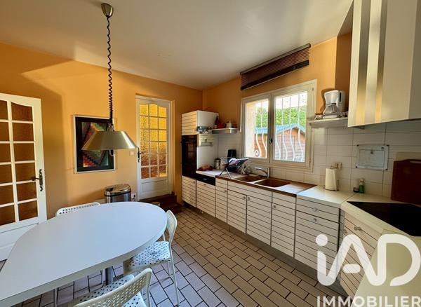 Maison à vendre 6 pièces 223 m² Aix-en-Provence