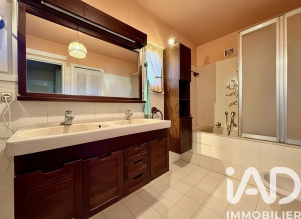 Maison à vendre 6 pièces 223 m² Aix-en-Provence