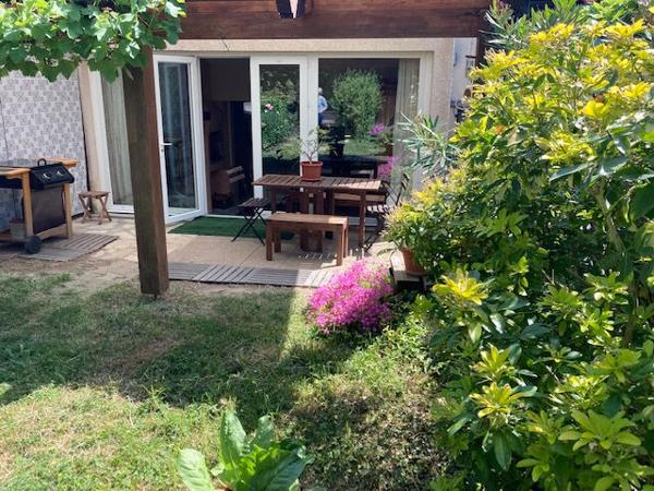 BAS CENON- ECHOPPE avec jardin et tres grande piece de vie