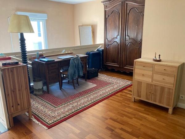 BAS CENON- ECHOPPE avec jardin et tres grande piece de vie