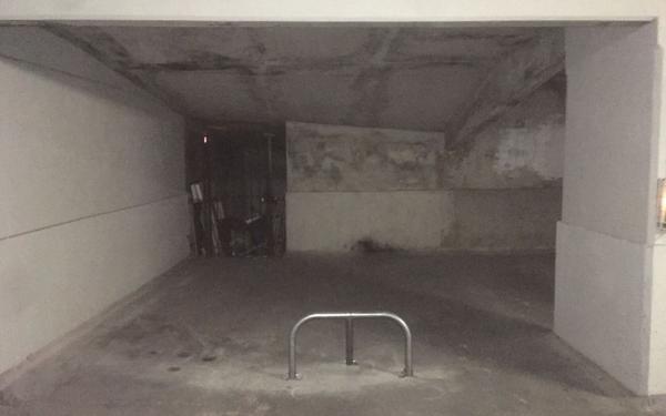 Stationnement à louer