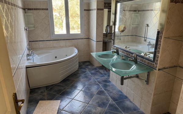 Maison à vendre    5 pièces •  Alès