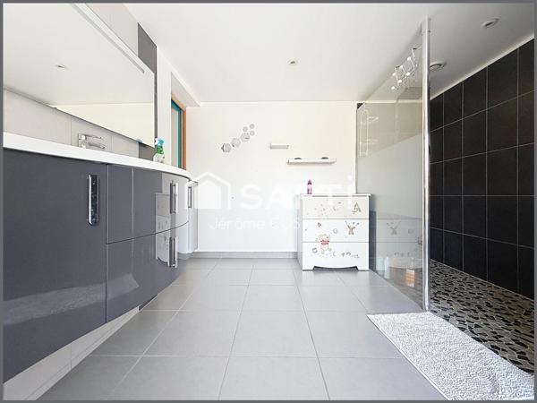 Maison familiale de 170 m2 piscine et pool house