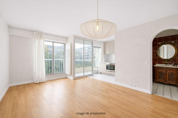 Studio avec balcon, calme et lumineux