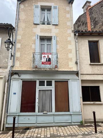 Maison ancienne à rénover à Vivonne - 3 pièces - 50 000 €