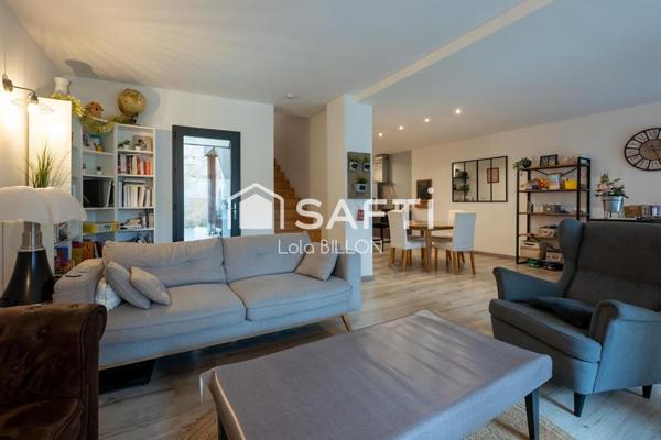 Maison de 124,5 m² avec patio et stationnement