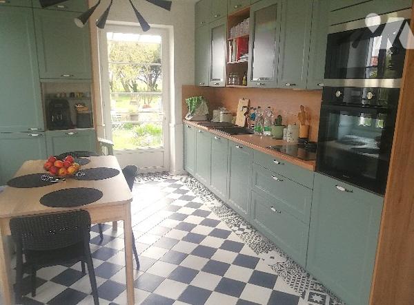 Proche centre-ville et environ 3 km des plages, belle propriété avec magnifique vue sur la campagne