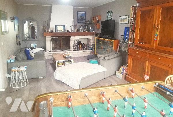 Proche centre-ville et environ 3 km des plages, belle propriété avec magnifique vue sur la campagne