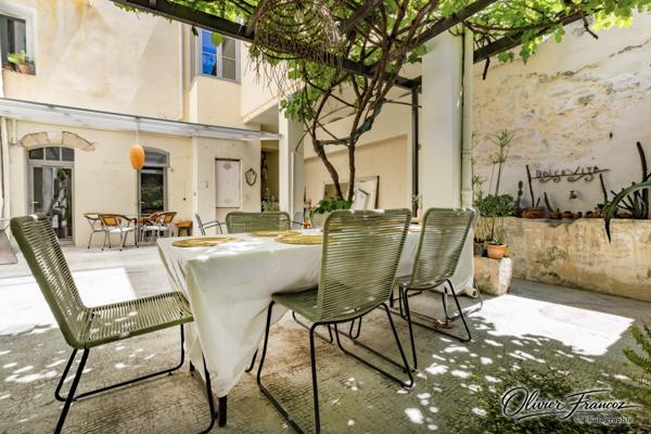 Maison
         9 pièces
        - 195 m² Bien prestige 1 250 000 € *