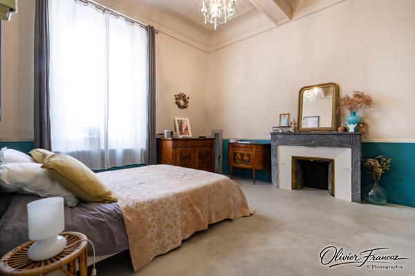 Maison
         9 pièces
        - 195 m² Bien prestige 1 250 000 € *