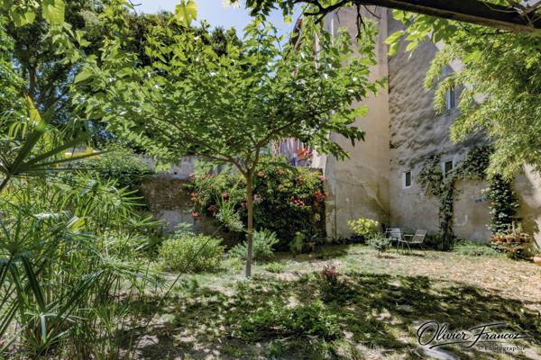 Maison
         9 pièces
        - 195 m² Bien prestige 1 250 000 € *