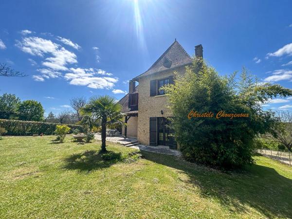 24330  Milhac d'Auberoche : maison Périgourdine