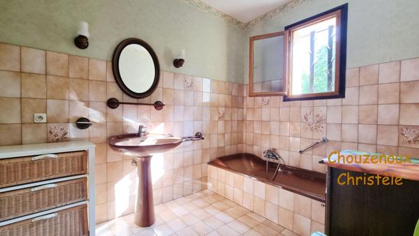 24330  Milhac d'Auberoche : maison Périgourdine