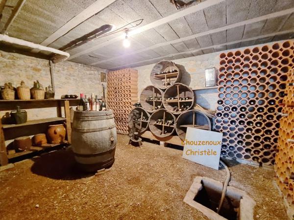 24330  Milhac d'Auberoche : maison Périgourdine