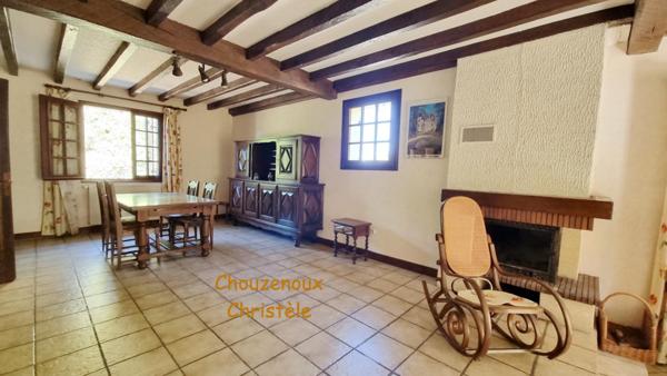 24330  Milhac d'Auberoche : maison Périgourdine