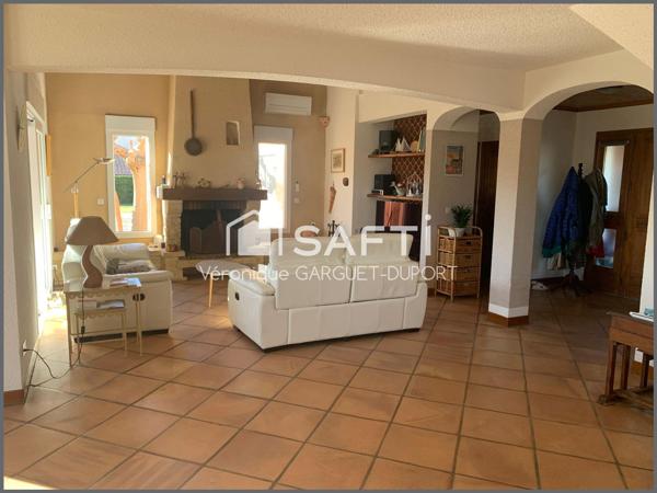 Grande villa familiale avec piscine et dépendances