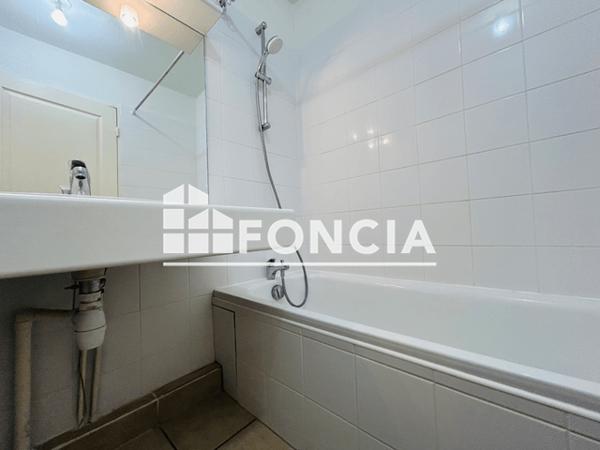 Location Appartement 2 pièces 49.74 m² - 33 RUE DU CAPITAINE CASANOVA Toulon 83000