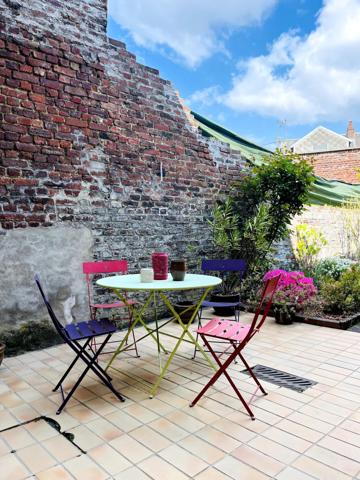 Maison avec petit jardin et cave
