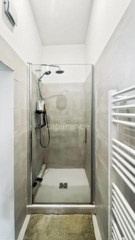 BORDEAUX SAINT-SEURIN – Splendide duplex en pierre de 80 m² (88 m² au sol) – 3 chambres / 3 salles d'eau