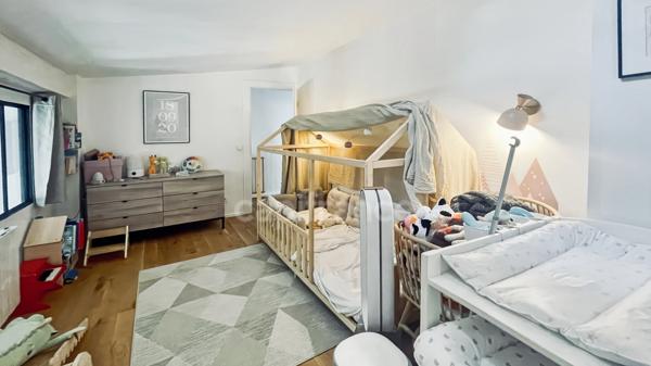 BORDEAUX SAINT-SEURIN – Splendide duplex en pierre de 80 m² (88 m² au sol) – 3 chambres / 3 salles d'eau