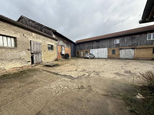 Ferme avec appartement et plusieurs dépendances