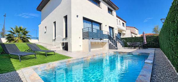 ✨ Villa contemporaine avec piscine – Cabestany
Magnifique villa contemporaine 3 faces, située au cœur d’un quartier résidentiel verdoyant et recherché de Cabestany, alliant architecture moderne, confort haut de gamme et technologies durables.

Implantée sur une parcelle de 285 m², cette maison développe 125 m² habitables, complétés par un garage de 15 m² entièrement plaqué et carrelé.

Dès l’entrée, vous serez séduit par une ambiance lumineuse et chaleureuse, portée par de beaux volumes et une exposition idéale.

🏡 Les prestations intérieures

Grande pièce de vie ouverte et conviviale

Cuisine moderne ouverte, pensée pour le quotidien et la réception

4 chambres, dont une suite parentale en rez-de-chaussée

2 WC

Villa aux normes RE2020

Climatisation gainable Air Zone

Décennale & dommage ouvrage

Frais de notaire réduit 

Frais de notaire renduit 

Exposition Sud – maison très lumineuse

🌿 À l’extérieur : un véritable espace détente

Piscine Bali 6 x 3 m, élégante et apaisante

Terrasse intime, idéale pour les moments de convivialité

Environnement calme et résidentiel, sans vis-à-vis oppressant

💫 Le mot de la fin

Une villa rare, harmonieuse et contemporaine, offrant douceur de vivre, lumière et sérénité, dans un cadre rassurant et qualitatif.