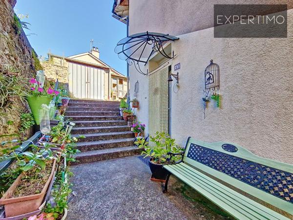 Cassagnes-Bégonhès (12120) Cassagnes-Bégonhès – Maison de village avec garage et panneaux photovoltaïques