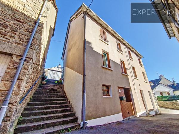 Cassagnes-Bégonhès (12120) Cassagnes-Bégonhès – Maison de village avec garage et panneaux photovoltaïques