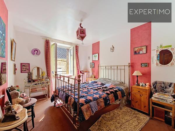 Cassagnes-Bégonhès (12120) Cassagnes-Bégonhès – Maison de village avec garage et panneaux photovoltaïques