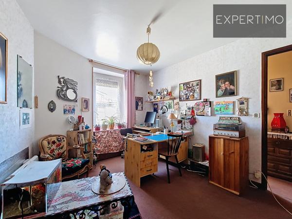 Cassagnes-Bégonhès (12120) Cassagnes-Bégonhès – Maison de village avec garage et panneaux photovoltaïques